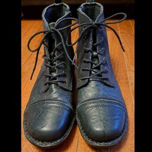 Clarks women's blue leather & suede 16724 side zip & lace up ankle boots size 11